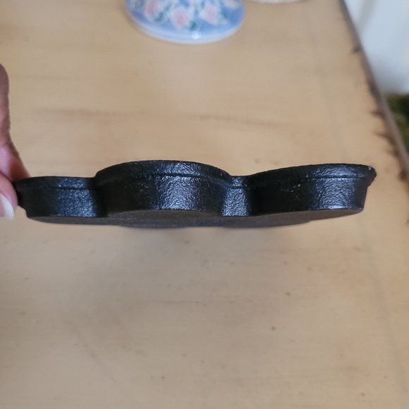 GINGERBREAD MAN CAST IRON Baking Pan/Skillet/Cookie Mold/Pancake - Picture 4 of 4